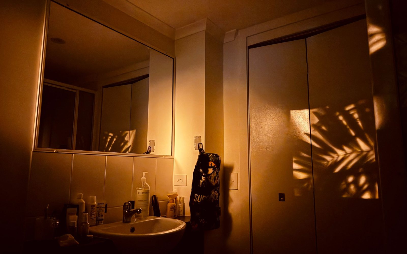 Helle, leergeräumte Wohnung nach besenreiner Entrümpelung